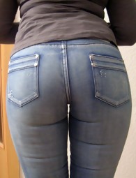 Phat booty beauties in jeans