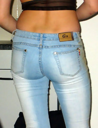 Round bum cuties in jeans