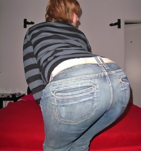 Phat booty beauties in jeans