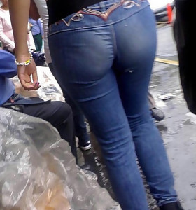 Large ass girls in jeans