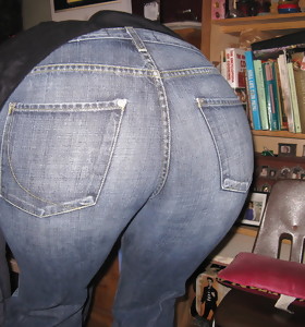 Huge culo gals connected with jeans